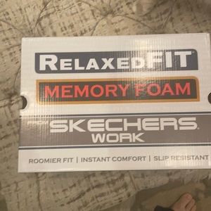 Skechers Fulton memory foam sneakers NWT